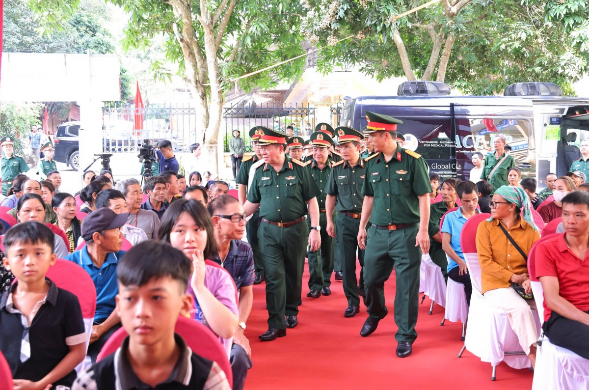 Đoàn công tác Trung ương, Quân uỷ Trung ương, Bộ Quốc phòng do Đại tướng Nguyễn Trọng Nghĩa - Ủy viên Bộ Chính trị, Bí thư Trung ương Đảng, Ủy viên Thường vụ Quân ủy Trung ương, Chủ nhiệm Tổng cục Chính trị QĐND Việt Nam làm trưởng đoàn tới dự chương trình