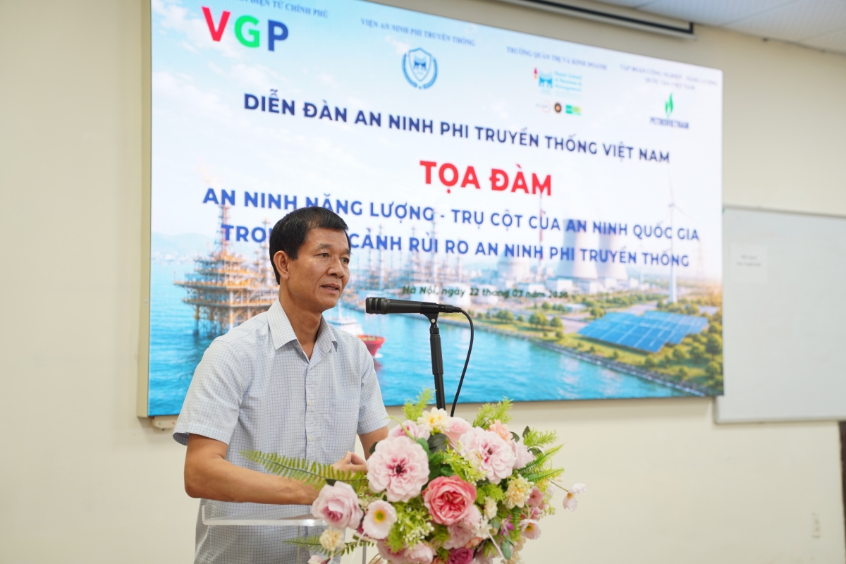 GS.TS. Hoàng Đình Phi, Hiệu trưởng Trường Quản trị và Kinh doanh (Đại học Quốc gia Hà Nội)