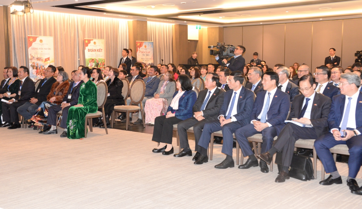 Các đại biểu dự buổi gặp mặt.