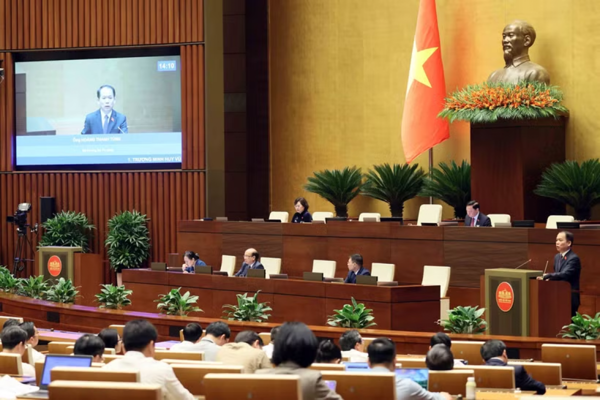Hai luật quan trọng có hiệu lực thi hành, gồm: Luật Tiếp cận thông tin 2026 và Luật sửa đổi, bổ sung một số điều của 9 luật về quân sự, quốc phòng.