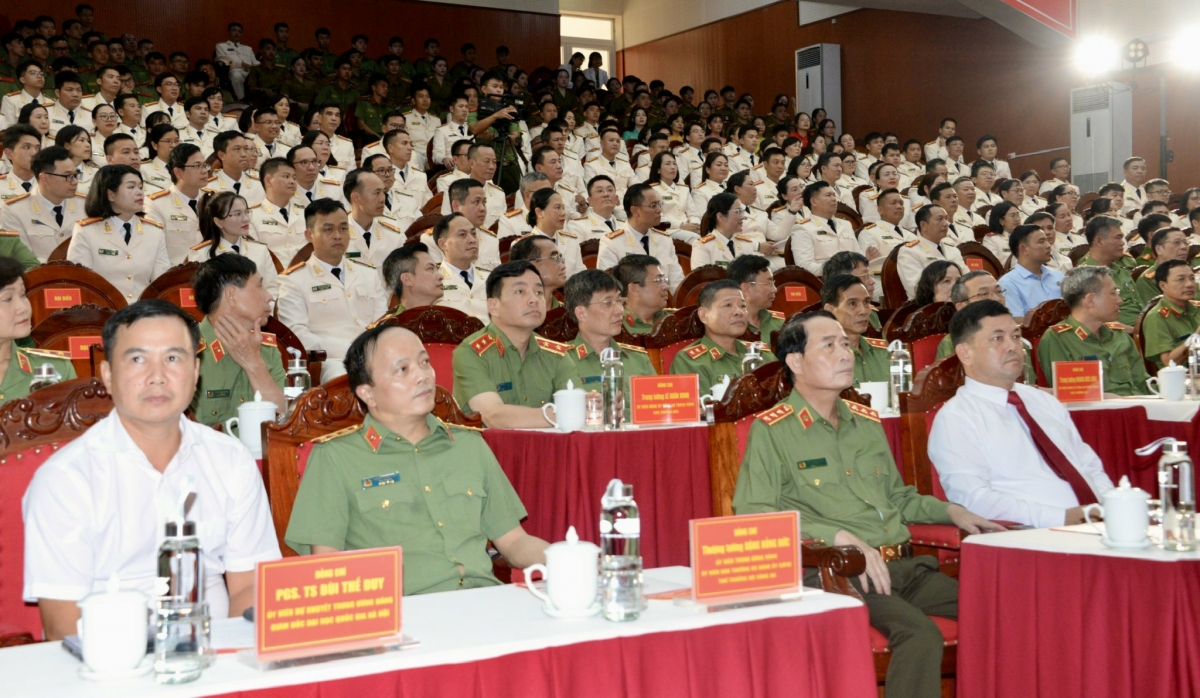 Các đại biểu dự buổi làm việc