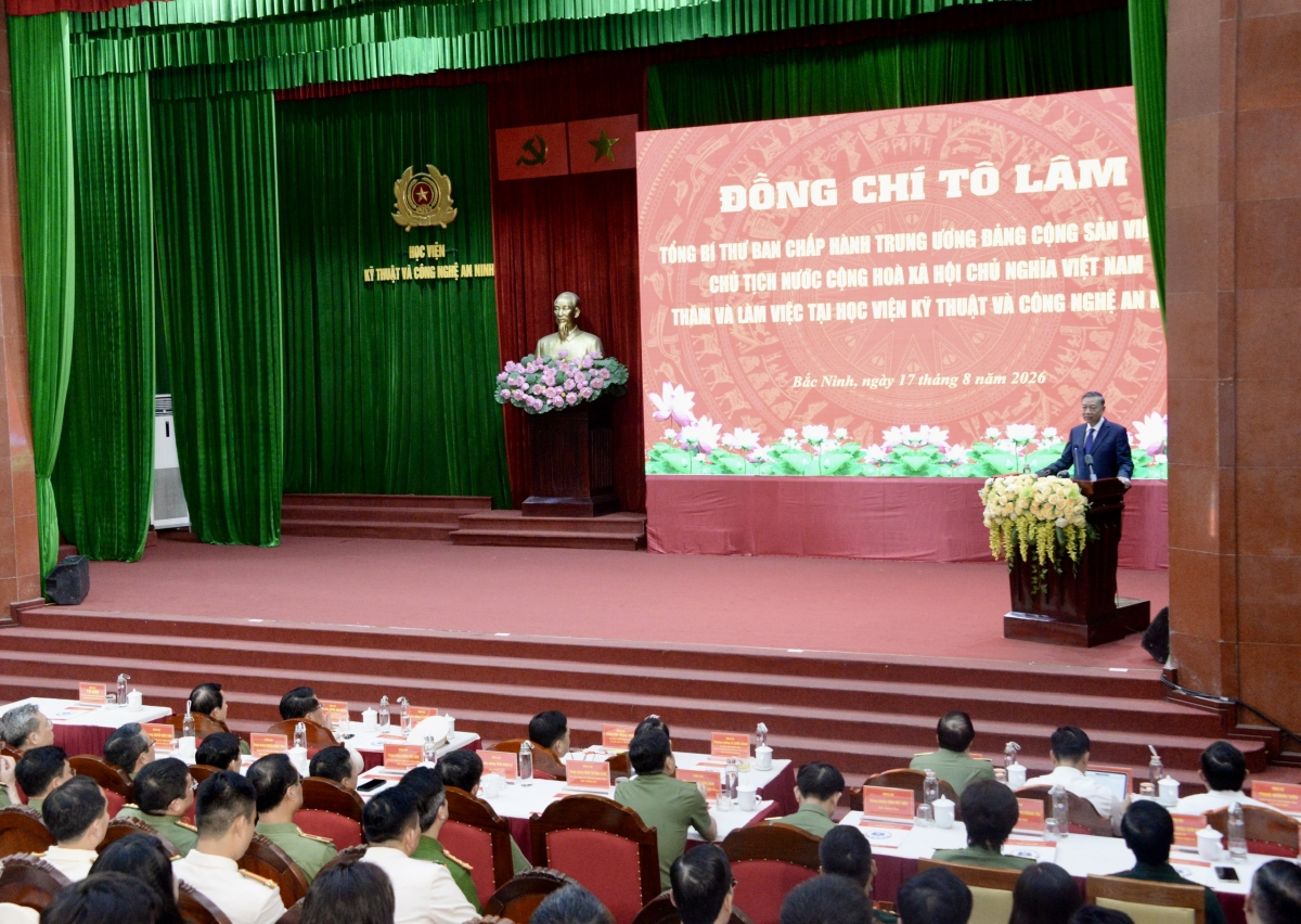Quang cảnh buổi làm việc