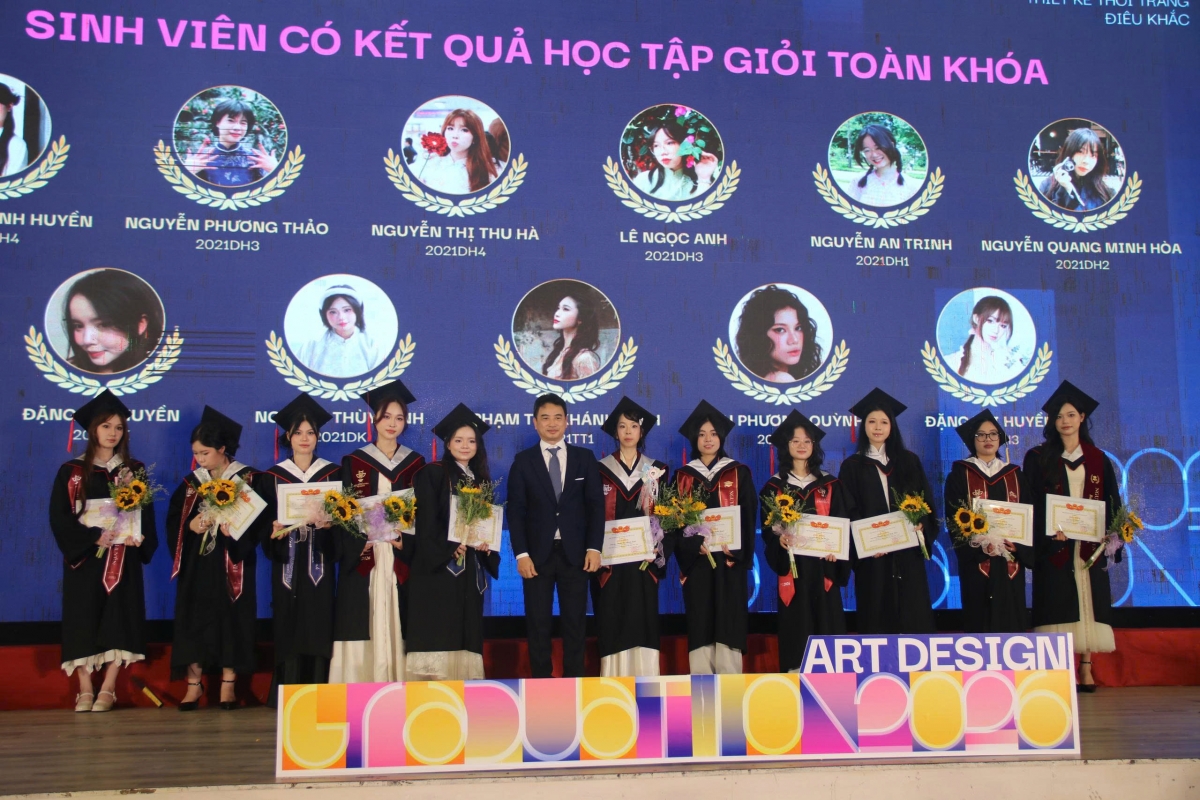 Nhiều sinh viên tốt nghiệp đạt giải thưởng tại các cuộc thi, triển lãm chuyên ngành trong nước.