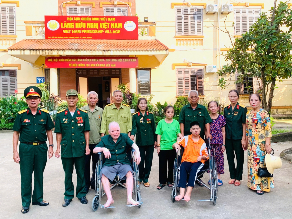Hình ảnh các đoàn Cựu chiến binh bị nhiễm chất độc da cam và các con điều đưỡng tại Làng Hữu Nghị Việt Nam