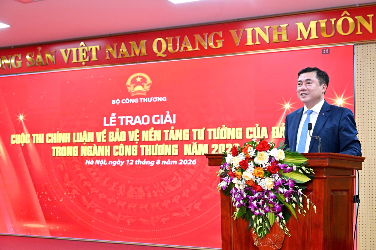 Thứ trưởng Bộ Công Thương Nguyễn Sinh Nhật Tân, Phó Trưởng Ban Chỉ đạo, Trưởng Ban Tổ chức Cuộc thi phát biểu tại Lễ trao giải.