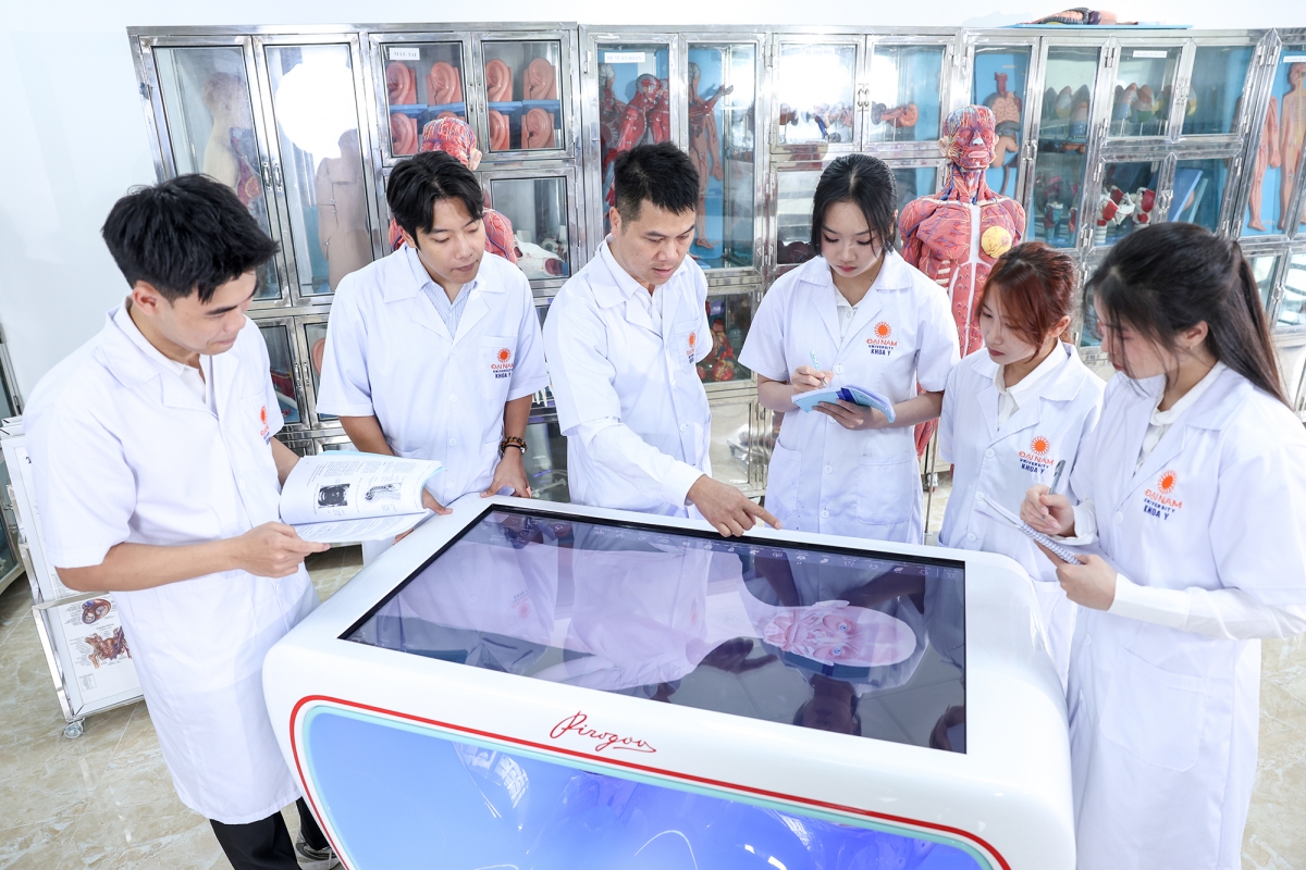 Sinh viên khối ngành sức khỏe trong một giờ học