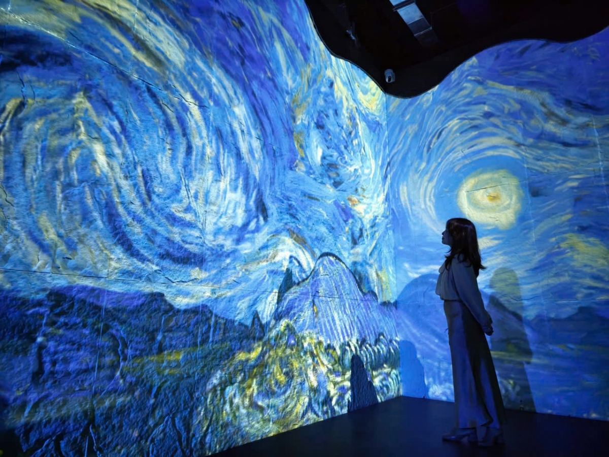 Triển lãm ứng dụng đồng thời các công nghệ hiện đại như 3D Mapping Projection, VR - AR, Lidars, Surround Sound...