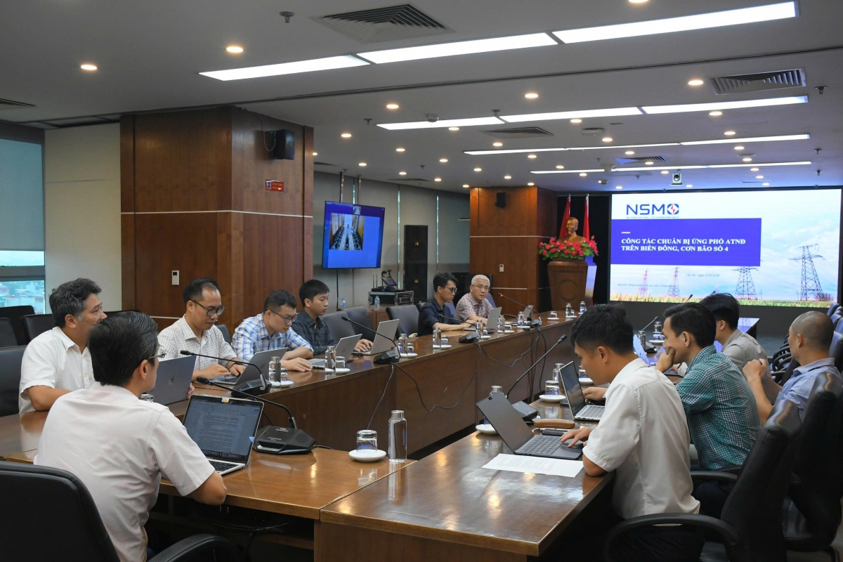 Cuộc họp Ban Chỉ huy phòng thủ dân sự NSMO ứng phó với cơn bão số 4 (NARRA) sáng 22/8/2026. 