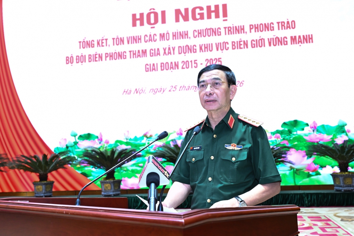 Đại tướng Phan Văn Giang, Uỷ viên Bộ Chính trị, Phó Thủ tướng Chính phủ, Bộ trưởng Bộ Quốc phòng phát biểu chỉ đạo hội nghị-ảnh Trọng Hải