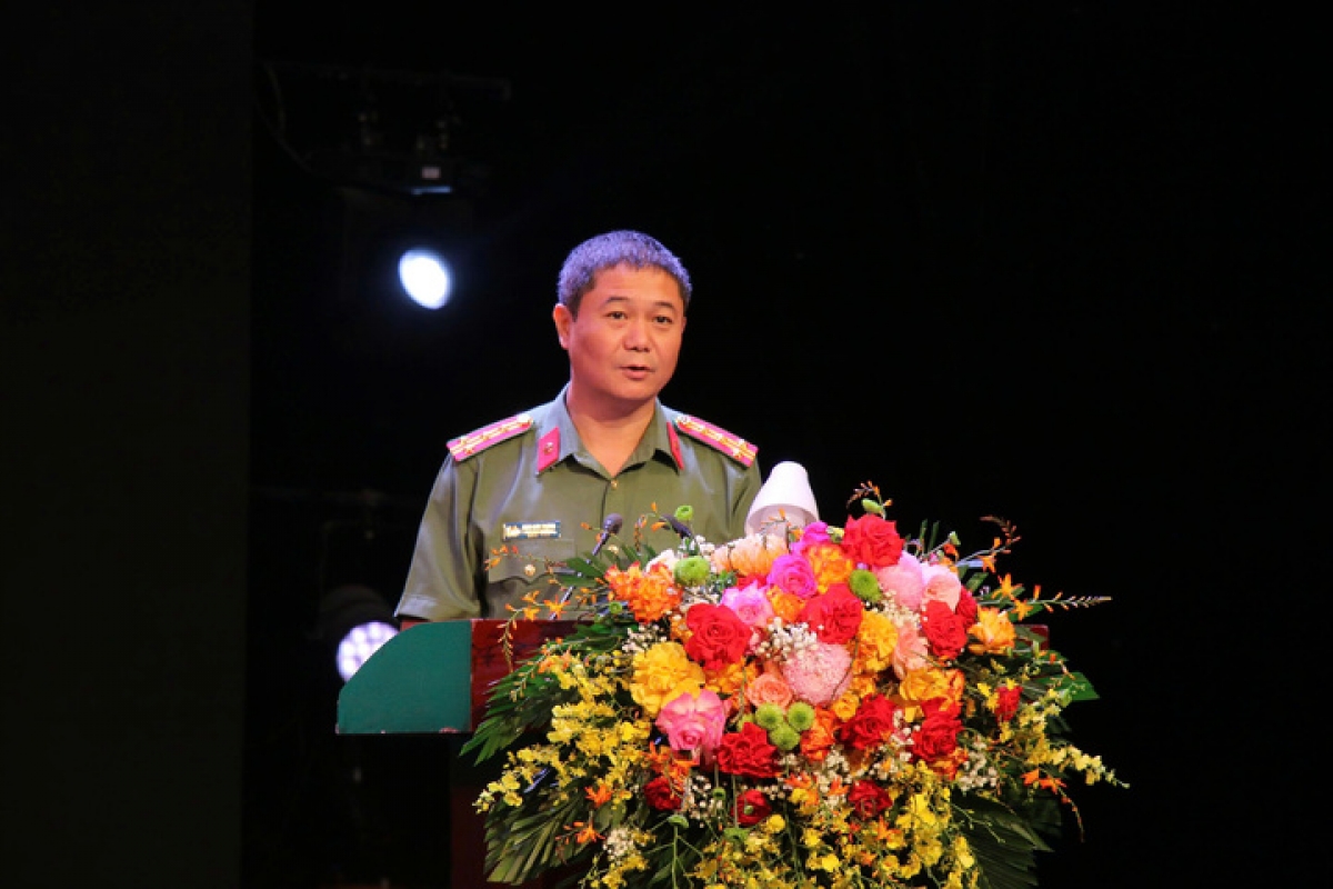 Đại tá Ngô Đức Thắng thông tin tại toạ đàm.