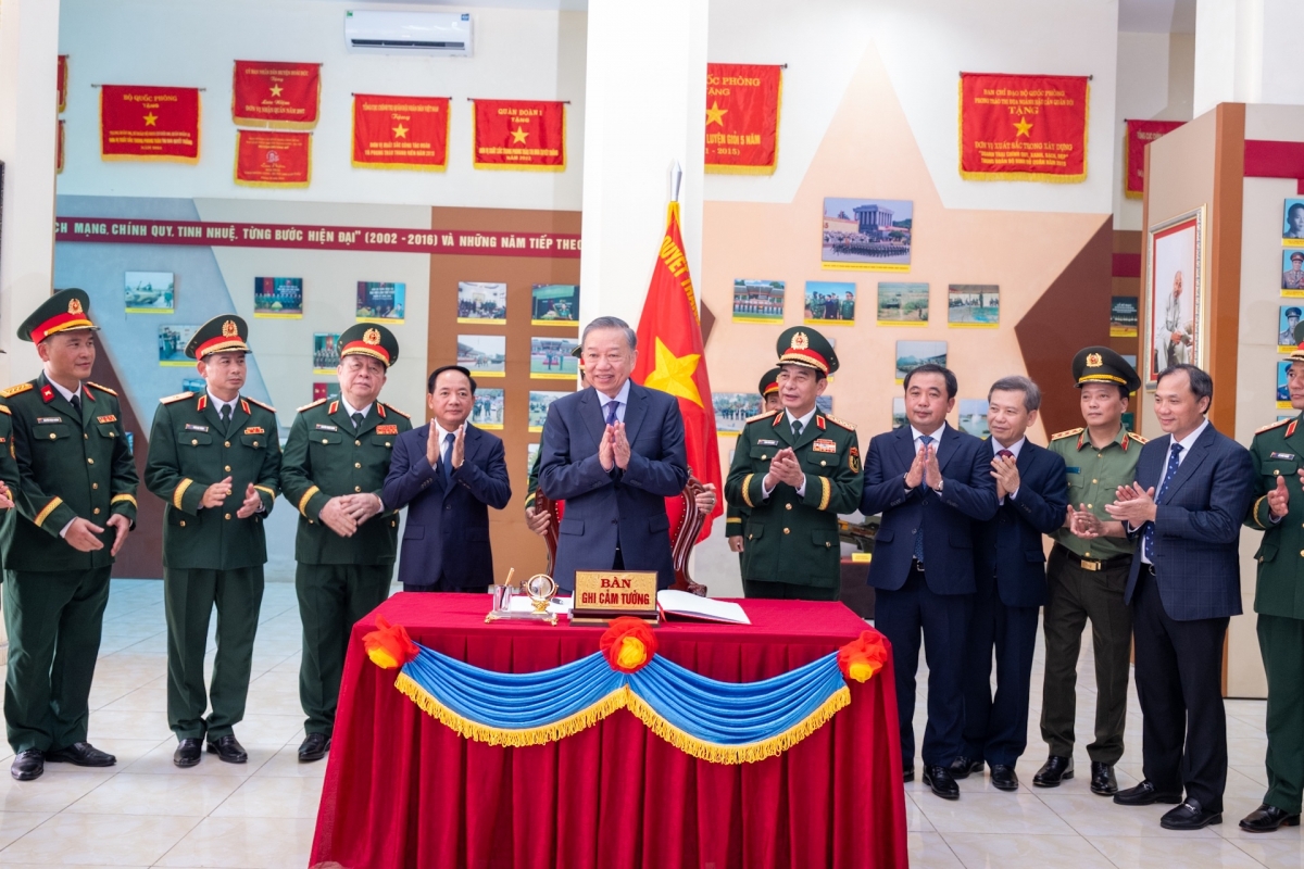 Tổng Bí thư, Chủ tịch nước Tô Lâm ghi sổ vàng truyền thống của Sư đoàn 308