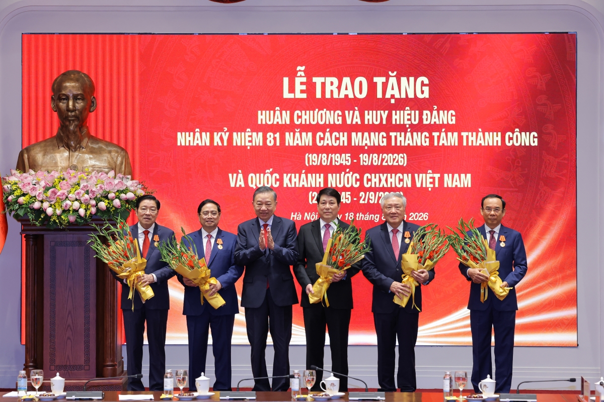 Tổng Bí thư, Chủ tịch nước Tô Lâm trao tặng Huân chương Hồ Chí Minh cho các đồng chí nguyên lãnh đạo Đảng, Nhà nước
