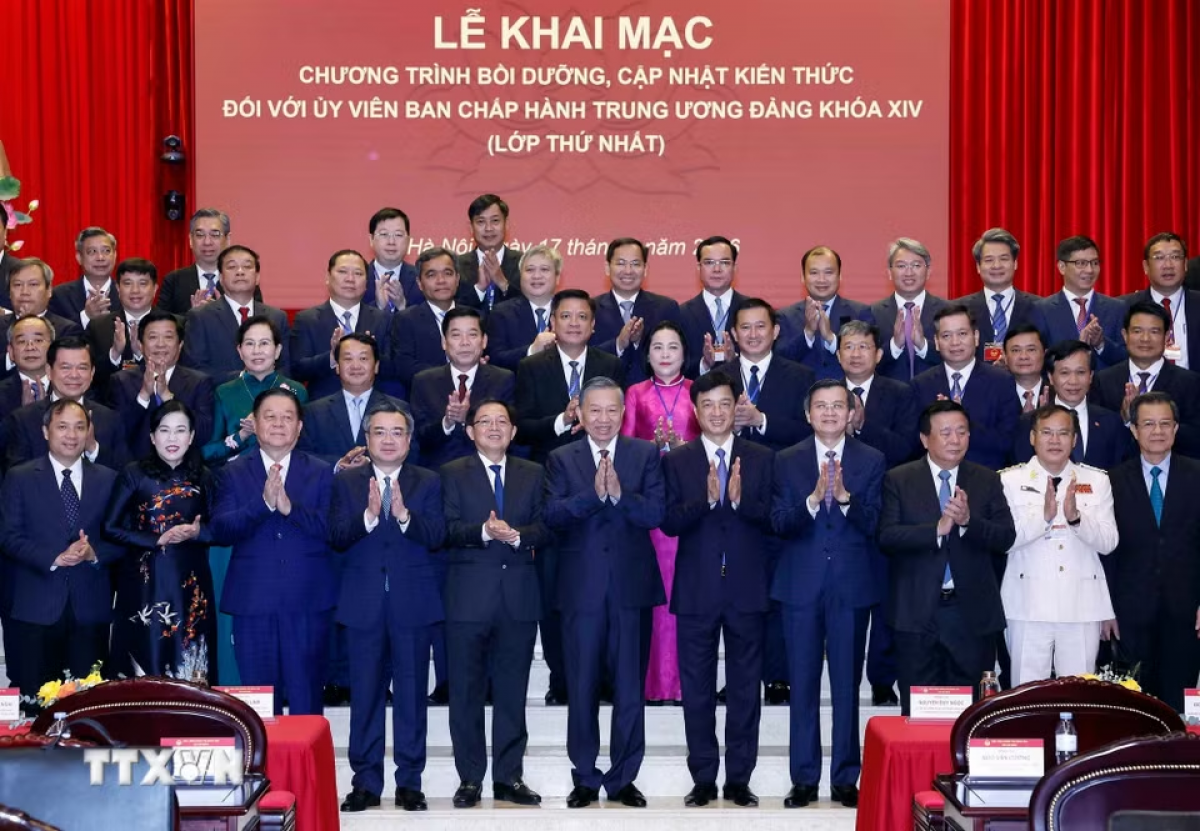 Tổng Bí thư, Chủ tịch nước Tô Lâm, các đại biểu và học viên là các đồng chí Ủy viên Trung ương - Ảnh: TTXVN