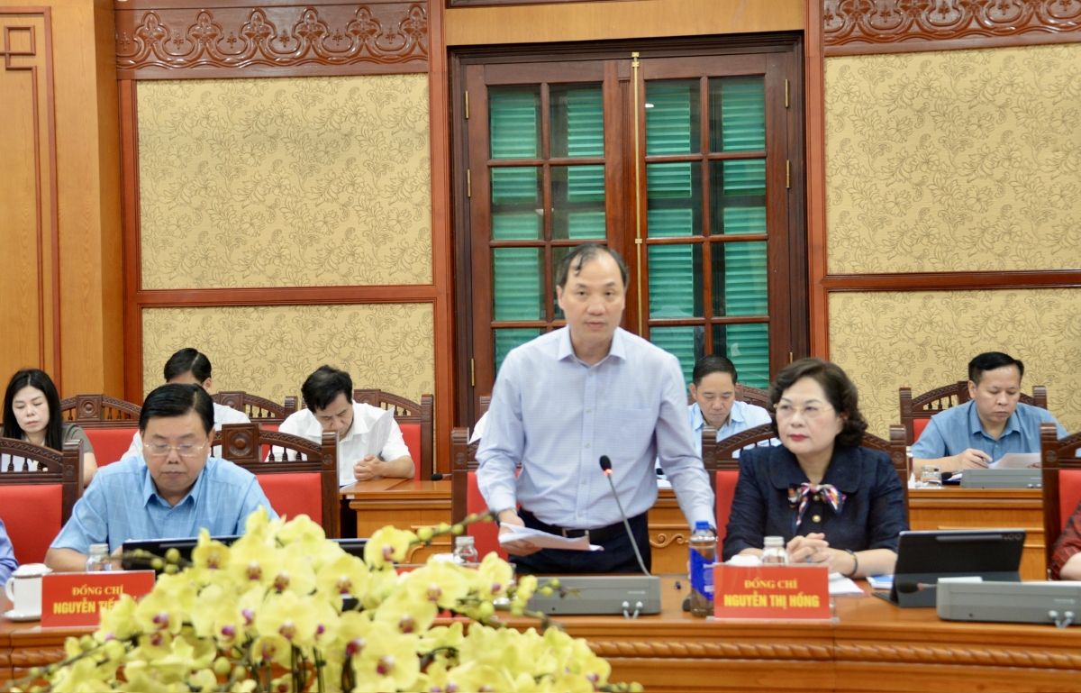Đại diện lãnh đạo Ban Tổ chức Trung ương báo cáo tại buổi làm việc