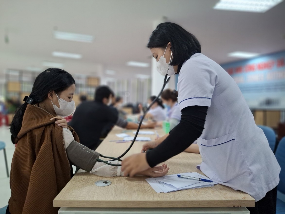 Bác sĩ có trình độ tiến sĩ, chuyên khoa II hoặc bác sĩ nội trú về công tác tại y tế cơ sở ở Đà Nẵng sẽ được hỗ trợ một lần 500 triệu đồng.