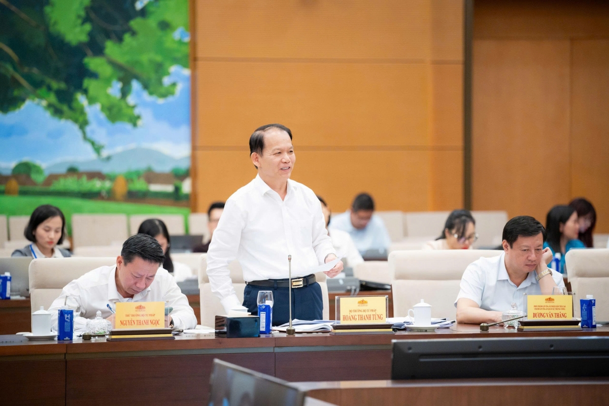 Bộ trưởng Bộ Tư pháp Hoàng Thanh Tùng báo cáo giải trình về dự thảo luật