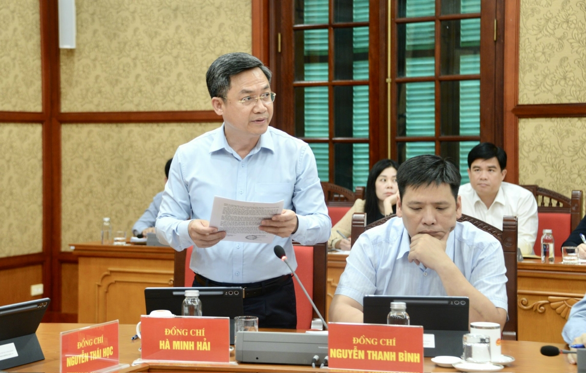 Phó Trưởng Ban Tổ chức Trung ương Hà Minh Hải báo cáo tại buổi làm việc 