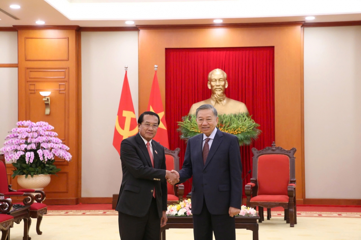 Tổng Bí thư, Chủ tịch nước Tô Lâm và đồng chí Vanhxay Phongsavanh, Ủy viên Bộ Chính trị, Bí thư Trung ương Đảng, Chủ nhiệm Ban Kiểm tra Trung ương, Tổng Thanh tra Nhà nước, Trưởng ban Phòng chống tham nhũng Trung ương Lào