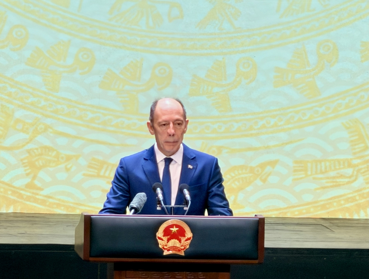Đại sứ Cộng hòa Đông Uruguay tại Việt Nam Raul Pollak Giampietro phát biểu tại lễ kỷ niệm