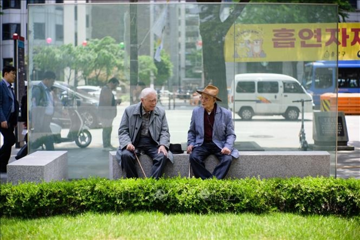 Người cao tuổi tại Seoul, Hàn Quốc. Ảnh: TTXVN