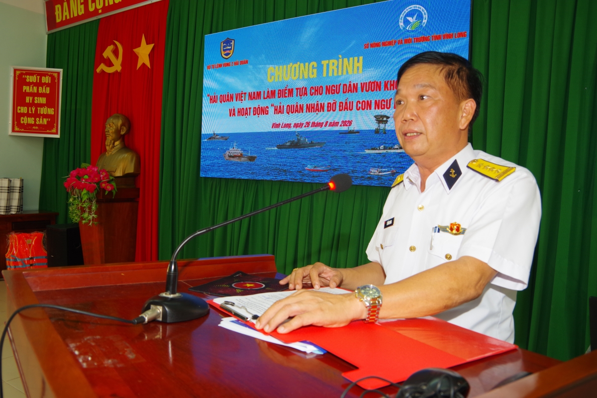 Đại tá Lê Hồng Quang, Phó Chủ nhiệm Chính trị Vùng 2 Hải quân phát biểu tại chương trình