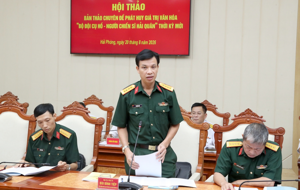 Đại biểu tham luận tại hội thảo