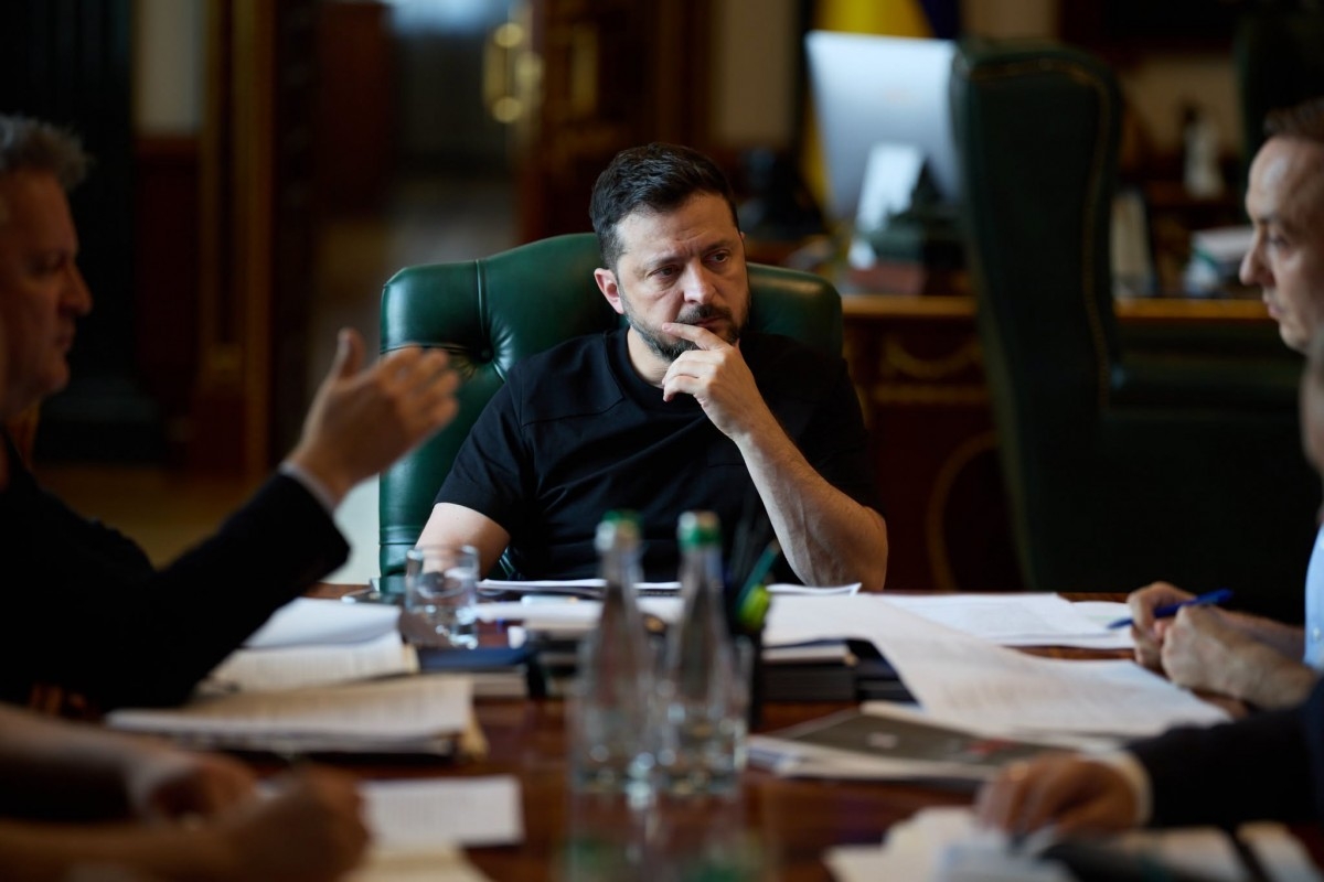 Tổng thống Ukraine Volodymyr Zelensky chủ trì cuộc họp với các quan chức, ngày 6/8. Ảnh: Facebook/Volodymyr Zelensky