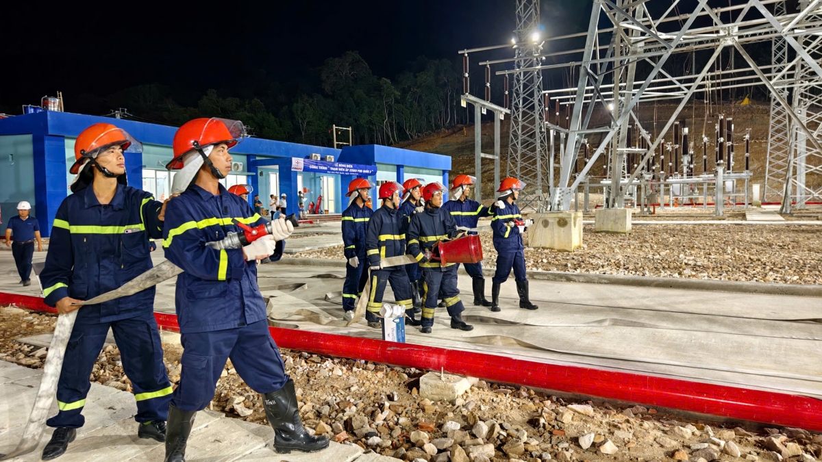 Lực lượng phòng cháy chữa cháy tham gia hỗ trợ công tác đóng điện Trạm biến áp 220kV Phú Quốc