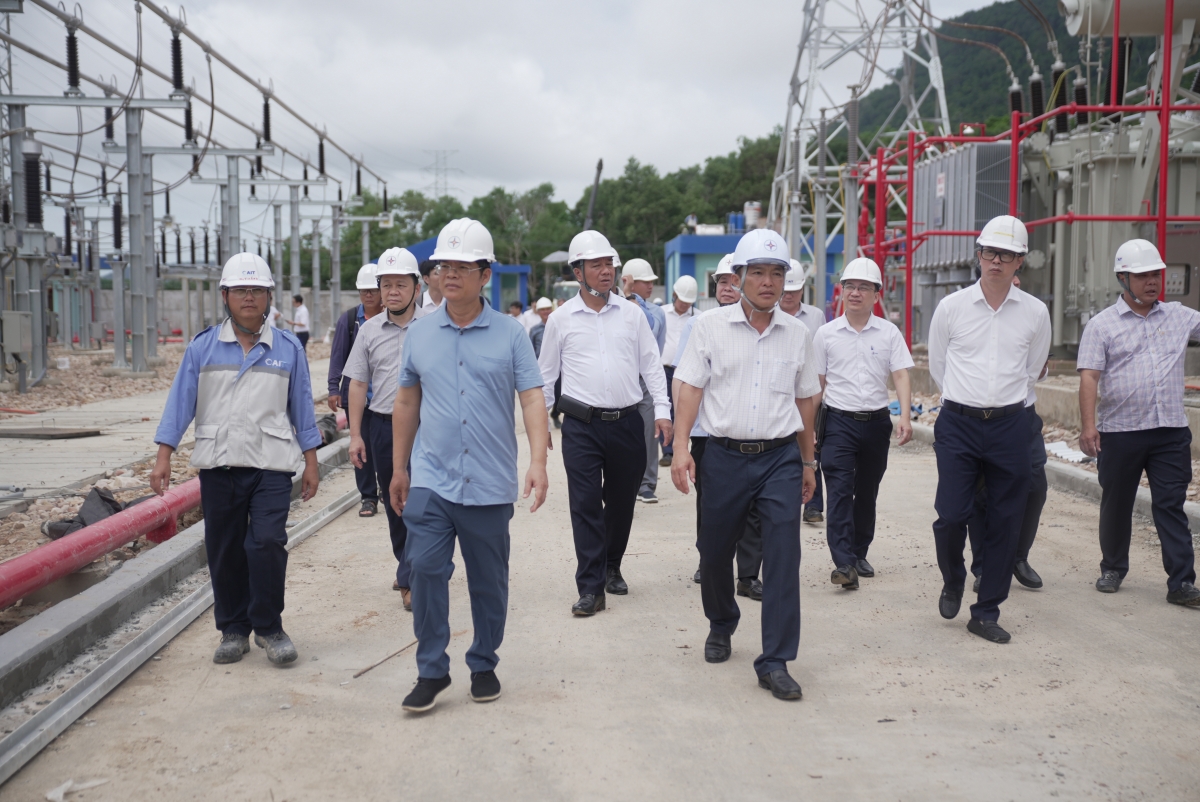 Ông Nguyễn Tài Anh - Phó Tổng Giám đốc Tập đoàn Điện lực Việt Nam (EVN) cùng đoàn công tác kiểm tra các dự án điện tại Phú Quốc ngày 17/8/2026.
