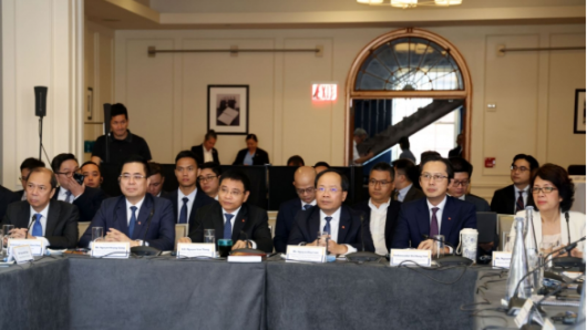 Các đại biểu Việt Nam tham dự chương trình.