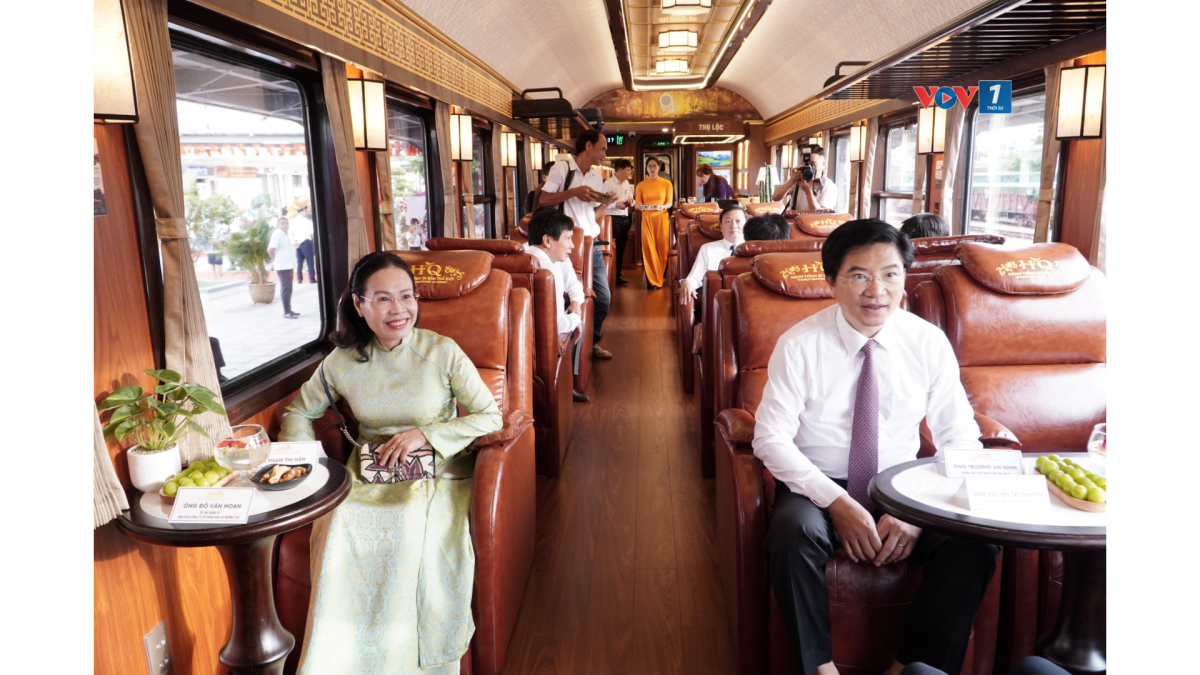 Toa VIP có không gian trang nhã, sang trọng, ưu tiên sự riêng tư với 24 chỗ ngồi