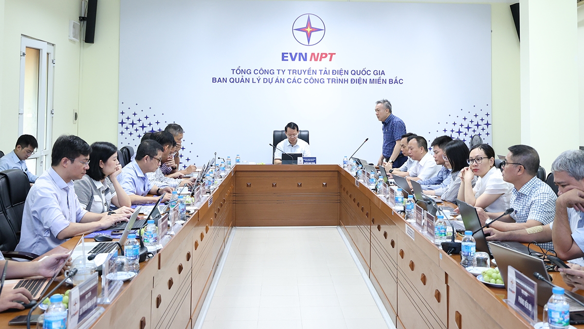 Chủ tịch HĐTV EVNNPT Nguyễn Quang Trung chủ trì buổi làm việc với NPMB ngày 22/8/2026 nhằm rà soát tình hình thực hiện công tác đầu tư xây dựng, đặc biệt là tiến độ khởi công, đóng điện các dự án trong năm 2026.
