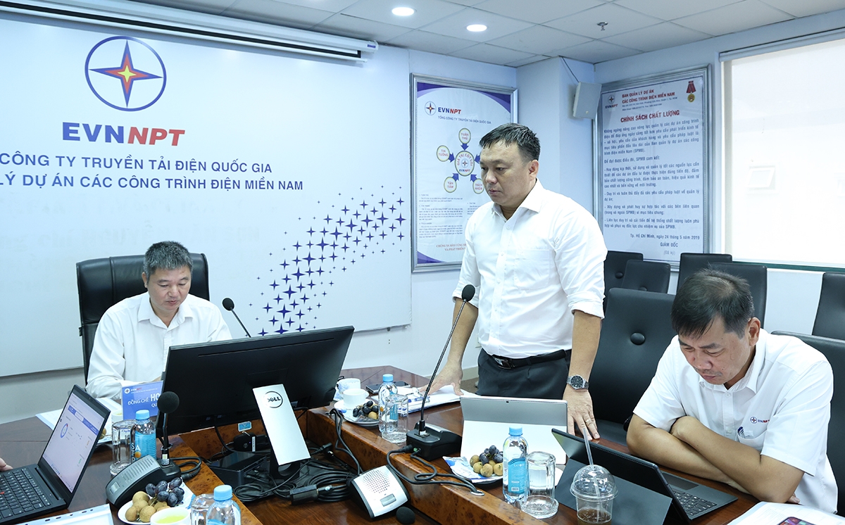 Ông Bùi Quang Thành – Phó Giám đốc phụ trách SPMB báo cáo tại buổi làm việc. Ảnh EVNNPT.