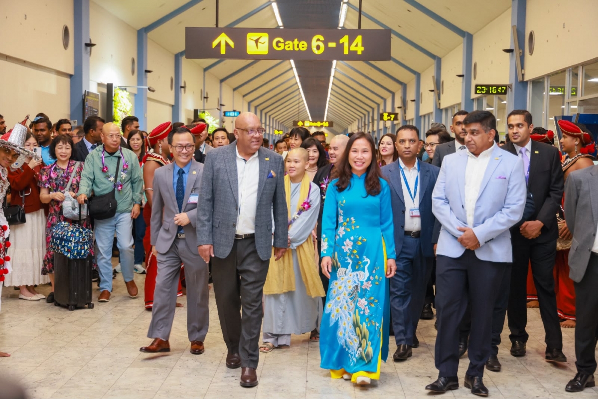 Nhiều hành khách thích thú khi trải nghiệm chuyến bay thẳng đầu tiên giữa Thành phố Hồ Chí Minh và Colombo, Sri Lanka