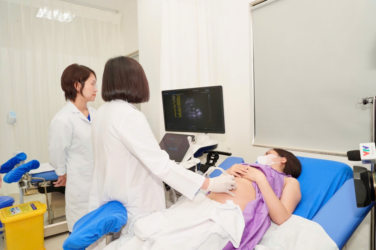 Ngay từ sáng nay, người bệnh đến khám thai đã được các y bác sỹ tiếp đón tận tình