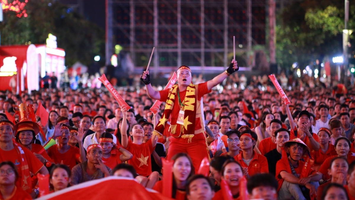 Bùng nổ cảm xúc khi Việt Nam chiến thắng.