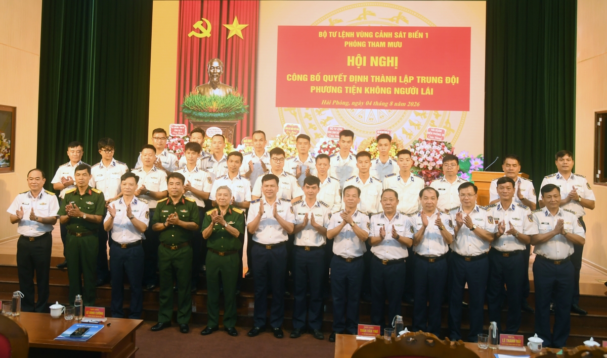 Ra mắt trung đội phương tiện không người lái Vùng Cánh sát biển 1