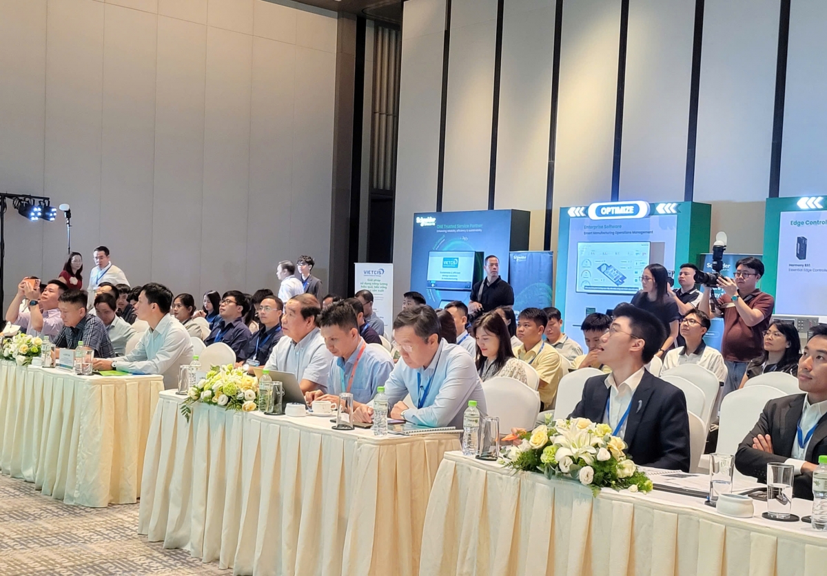 Các đại biểu tham dự hội thảo
