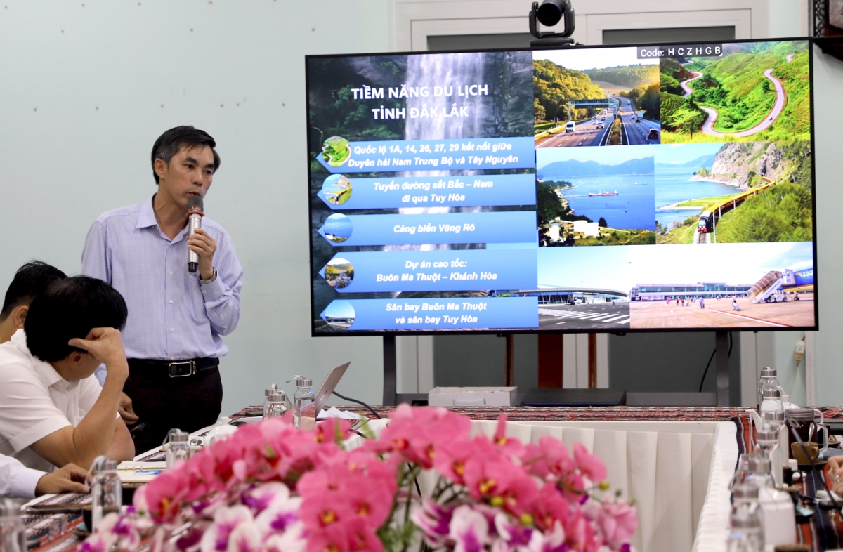 Đại diện Sở Văn hóa, Thể thao và Du lịch Đắk Lắk giới thiệu tiềm năng du lịch của địa phương.