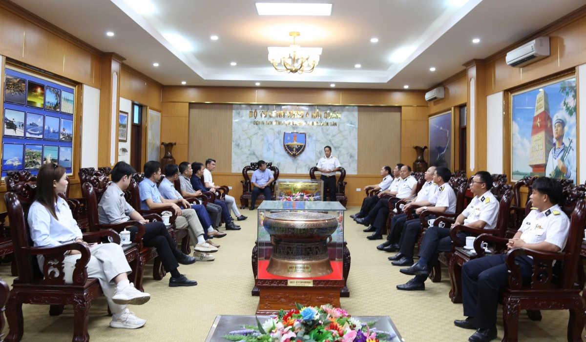 Đại tá Nguyễn Vĩnh Nam phát biểu tại buổi tiếp nhận giống cây