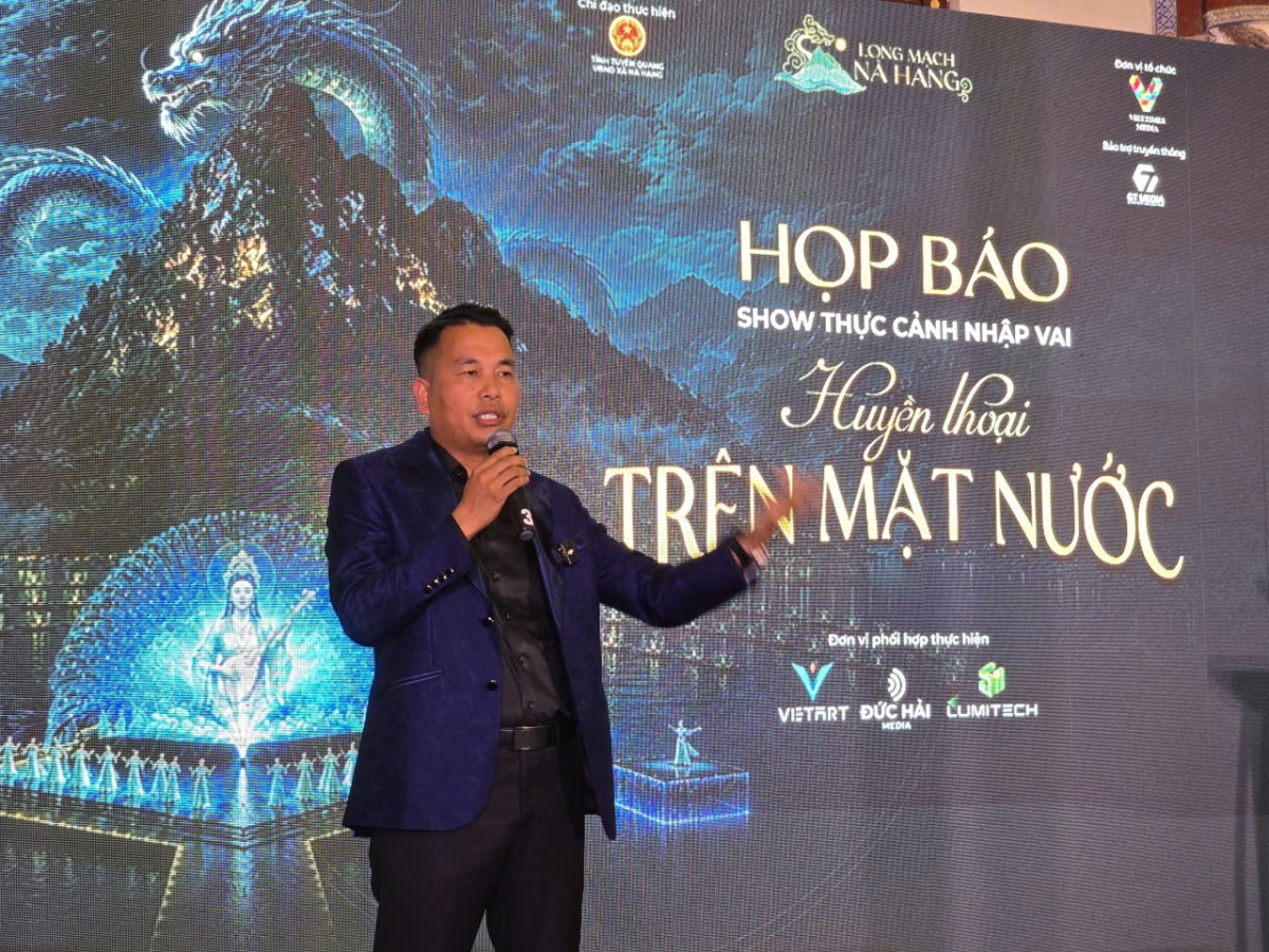 Đạo diễn văn hóa Trần Trung chia sẻ về ý tưởng thực hiện chương trình tại Họp báo.