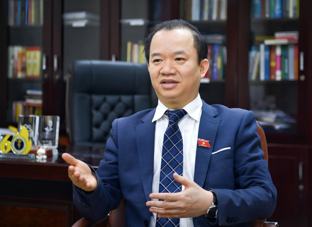PGS.TS Bùi Hoài Sơn, Ủy viên chuyên trách Ủy ban Văn hóa và Xã hội của Quốc hội.