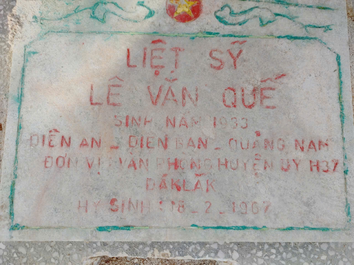 Di vật tìm được trong phần mộ liệt sĩ tại Nghĩa trang Liệt sĩ phường Ayun Pa.