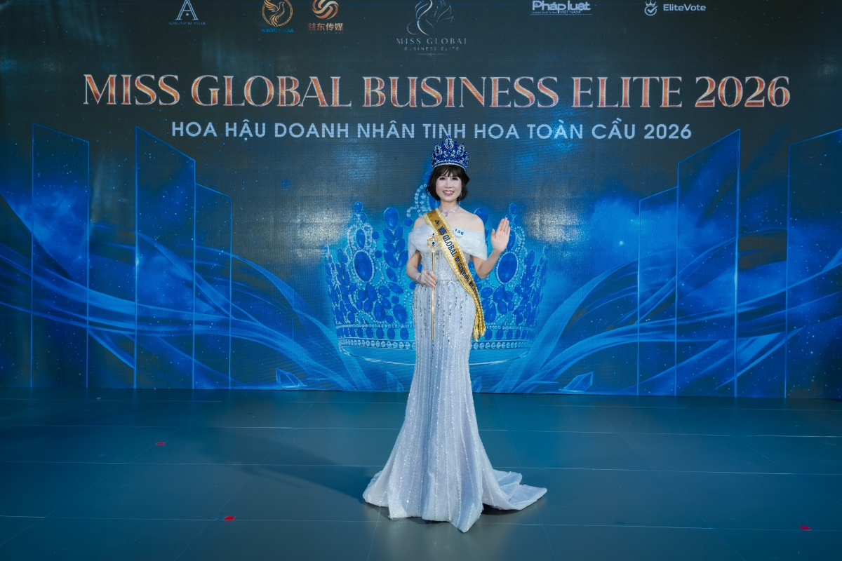 Doanh nhân Trương Thị Thu Huyền trong khoảnh khắc đăng quang Hoa hậu Doanh nhân Tinh hoa Toàn cầu 2026 - Miss Global Business Elite 2026 tại Đông Hưng, Trung Quốc.