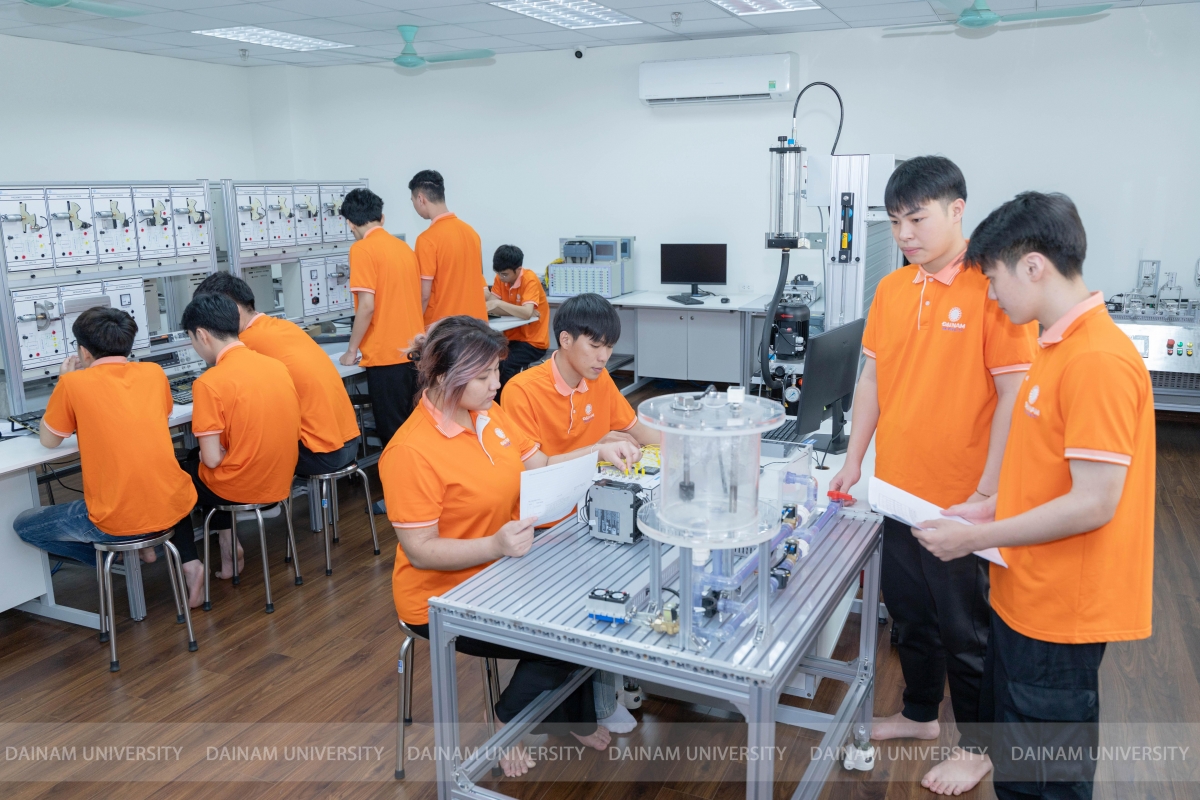 Hoạt động thực hành giúp sinh viên rèn luyện năng lực chuyên môn 
