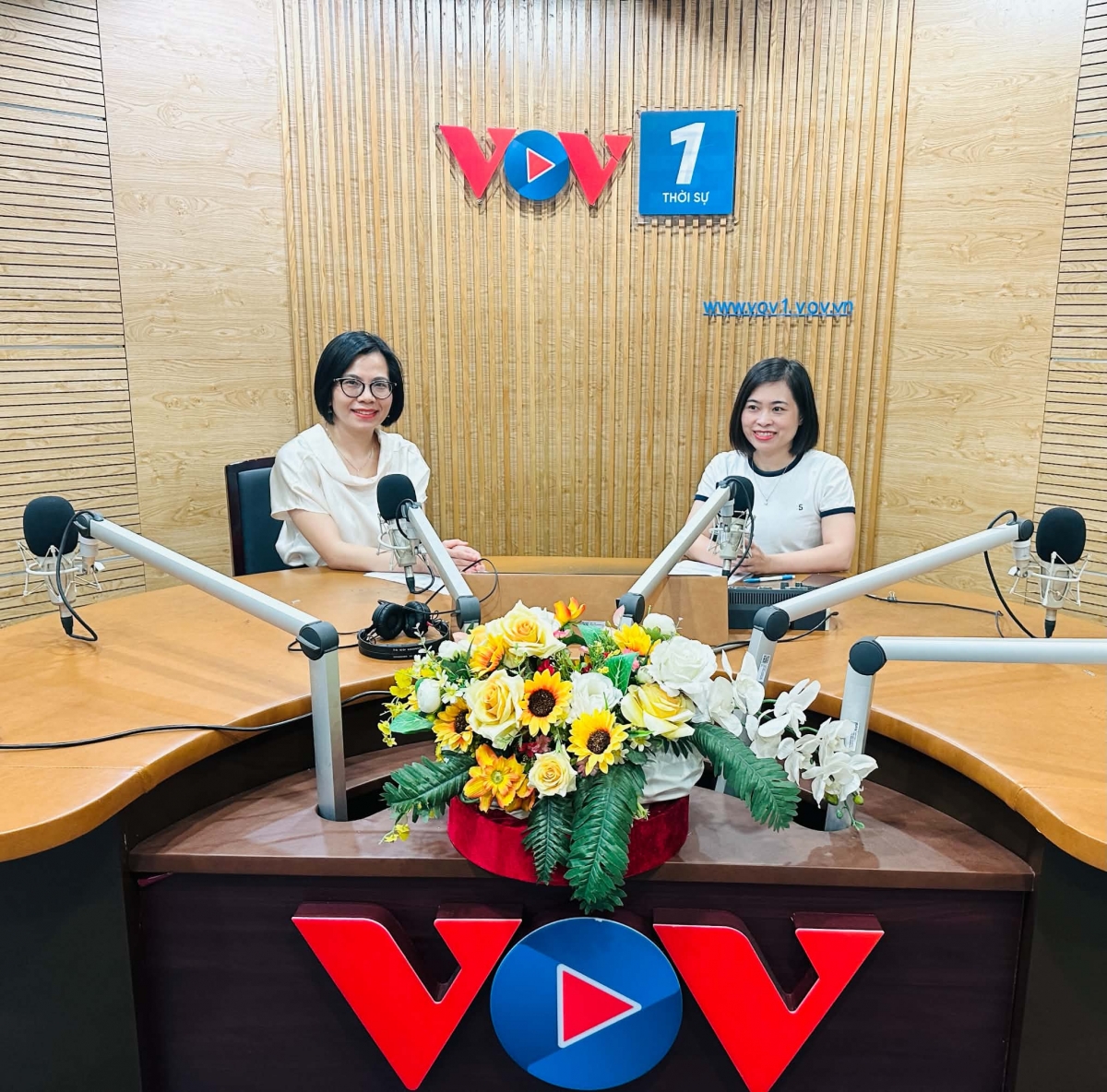 TS.BS Nguyễn Thị Hà Vinh và MC chương trình