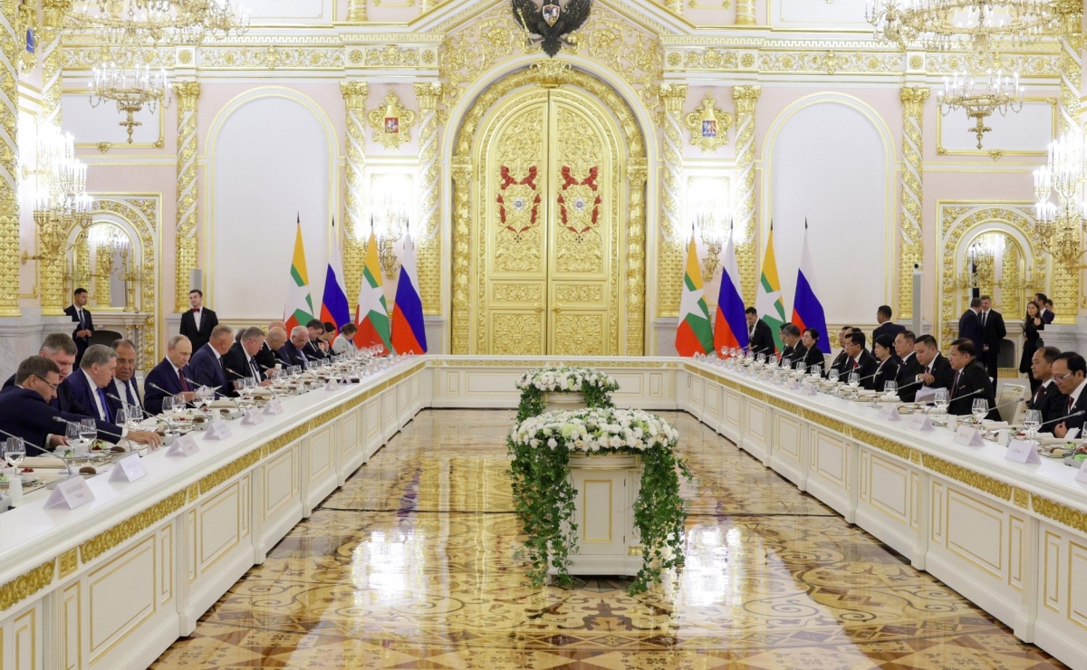 Hai bên tiến hành hội đàm (Nguồn : Kremlin)