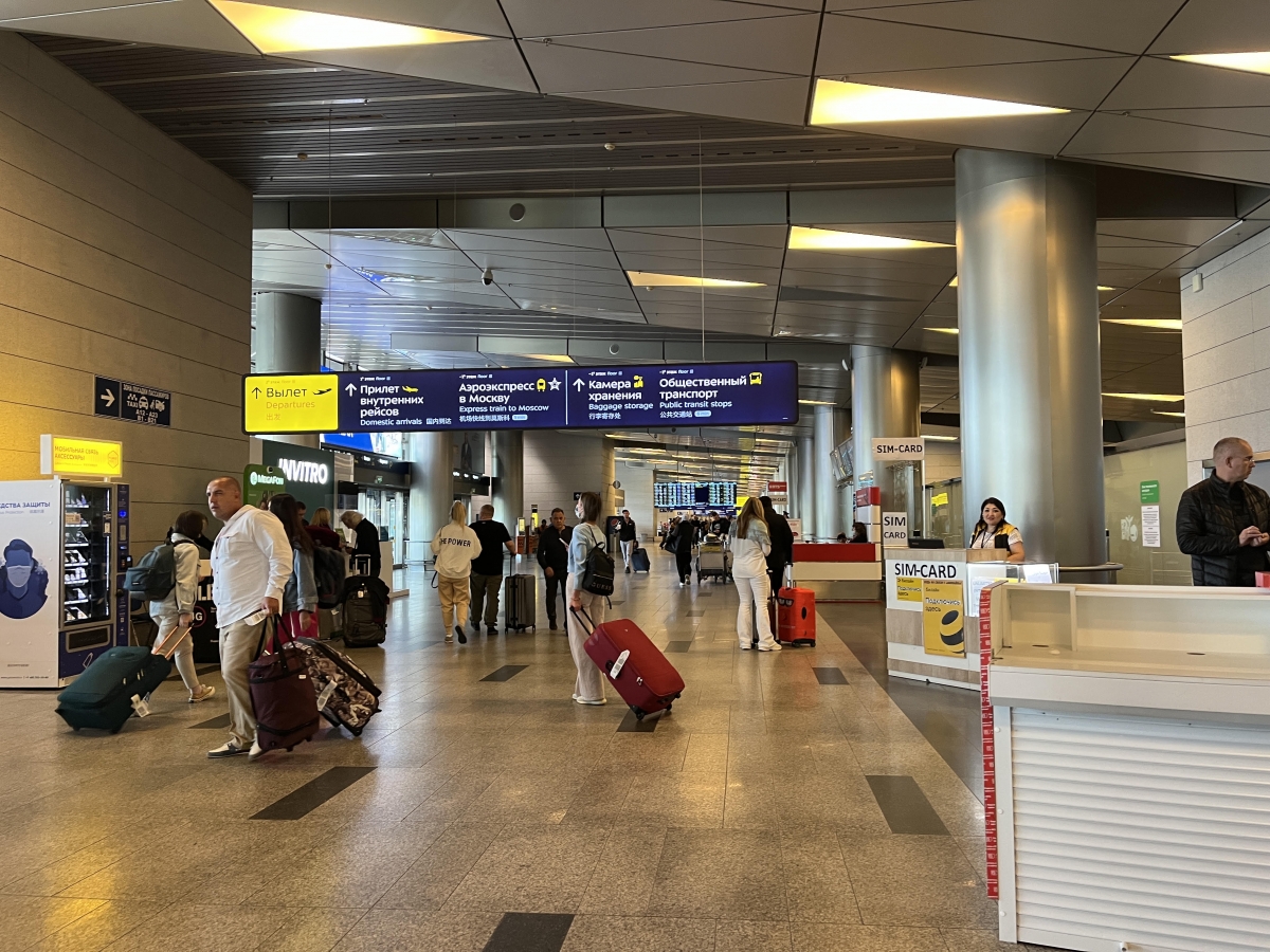 Hành khách tại sân bay Vnukovo, Moscow (Ảnh : Hương Trà)