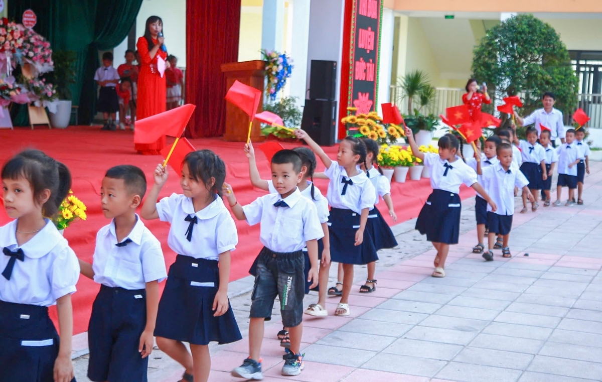 Học sinh tại 3 phường đầu tiên của Quảng Ninh sẽ được đưa đón bằng xe buýt miễn phí.