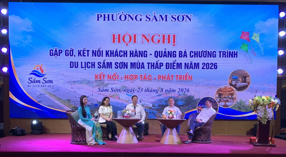 Lãnh đạo ngành du lịch tỉnh Thanh Hóa và phường Sầm Sơn trao đổi, thảo luận về định hướng phát triển du lịch Sầm Sơn thành điểm đến bốn mùa.